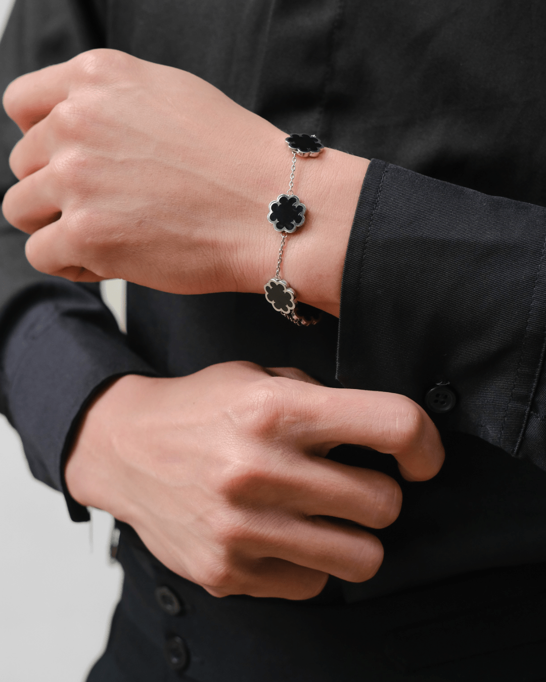 Emblem Bracelet (Noir) - MINAY